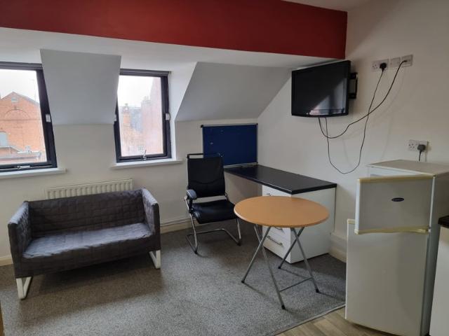 Studio Flat Near University Road