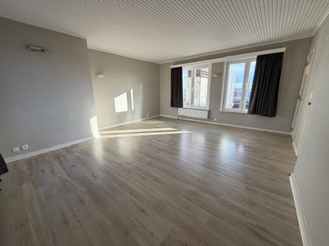 STUDIO FLAT PENTHOUSE KOEKELBERG BASILIQUE ETAT IMPECCABLE