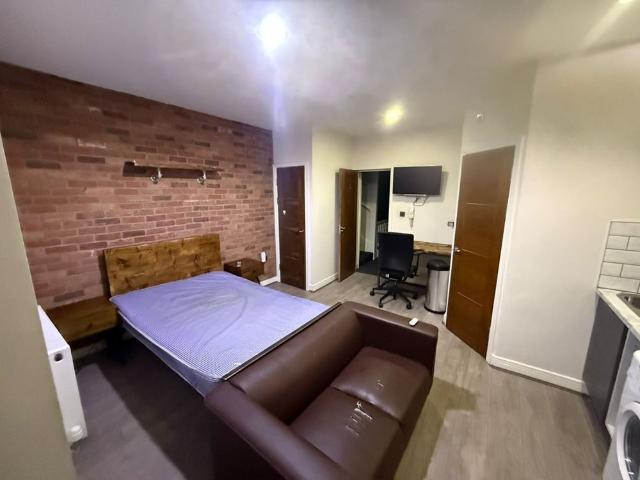 Studio Flat, Pershore Road, B29