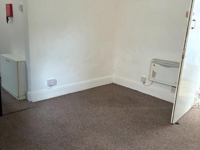 Studio Flat, Poplare Ave, B17
