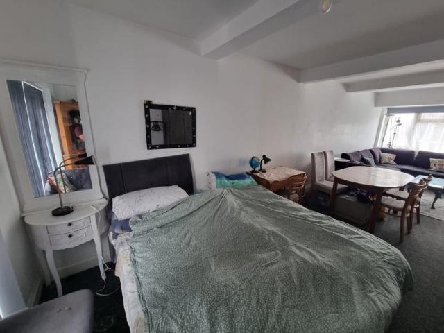 Studio Flat | Private Entry | Bills Incl RM12