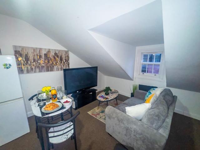 Studio Flat, Princess Road West, LE1