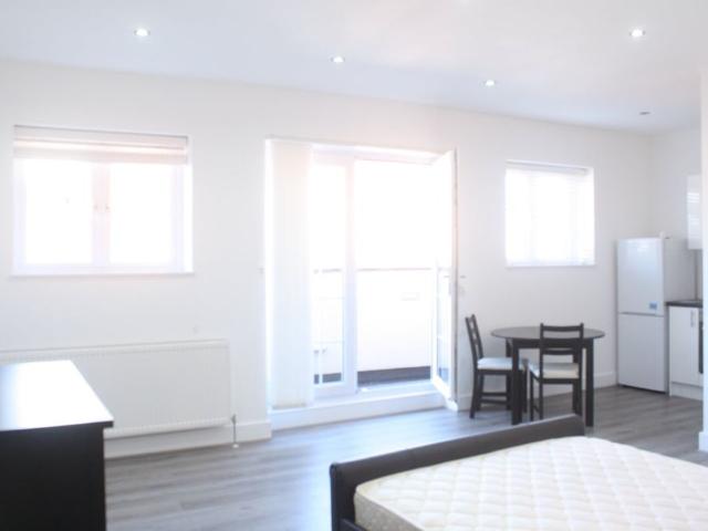 Studio Flat, Russell St, RG1