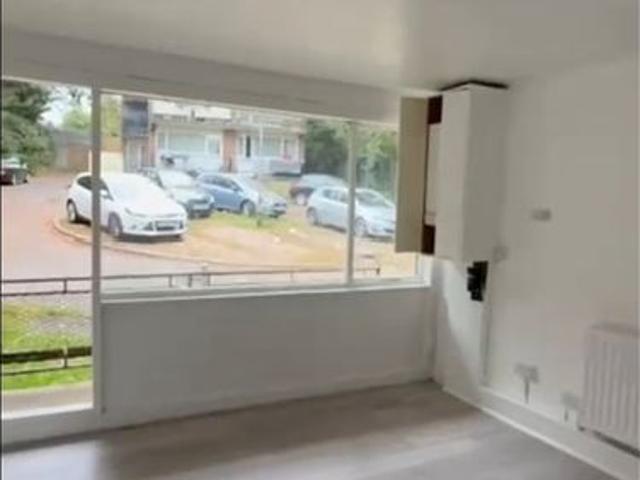 Studio Flat, Ruthin Close, LU1