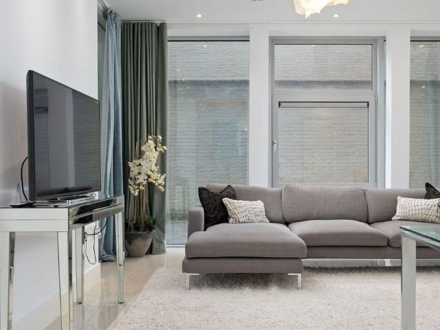 Studio Flat, Saint Vincent Place, EH3