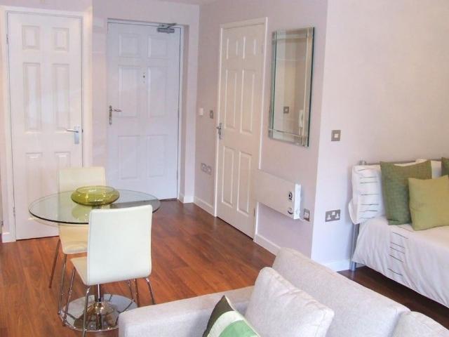 Studio Flat, Staveley Court, S8