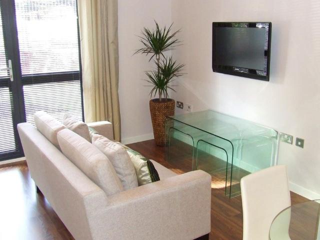 Studio Flat, Staveley Road, S8