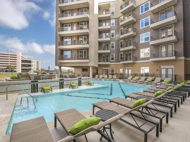 Fresh Bellaire & Medical Center Living with Poolside Perks | Studio from $1,744/mo