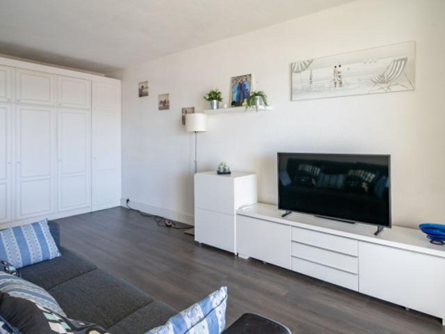 Studio front de mer avec terrasse, vue imprenable, parking e