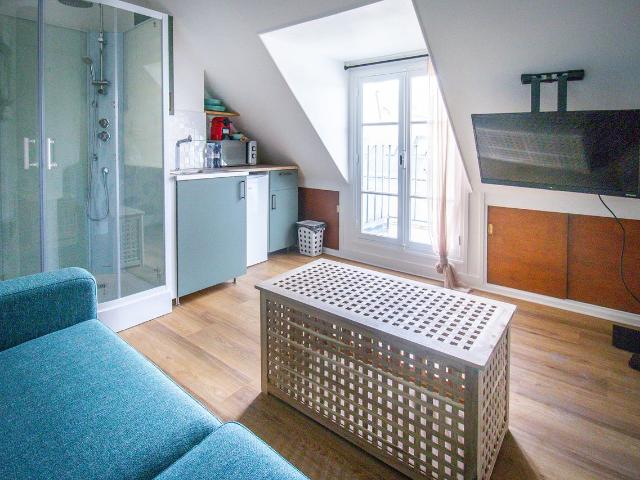 Studio FullEquiped 2 personnes avec balcon 17e, Paris Amsterdam Apartments for Rent