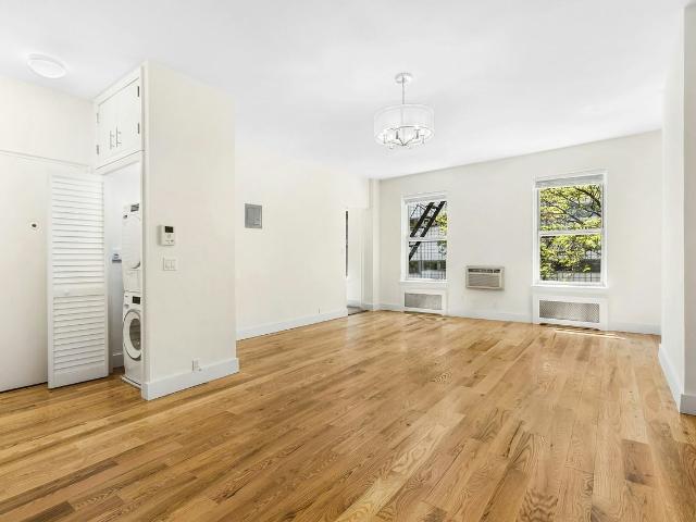 Studio Home for Rent at 417 W 50th St #2A, New York, NY 10019 Hell's Kitchen