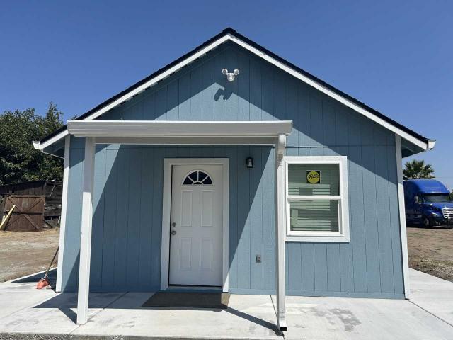 Studio Home for Rent at 180B N Airport Way, Manteca, CA 95337