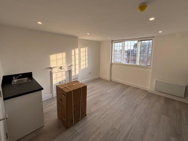 Studio, High Street — Brand New Zero deposit