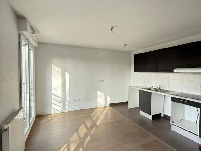 Studio Immeuble récent Saint Maurice