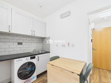 studio in Church Road, Hendon, London, NW4 4DU