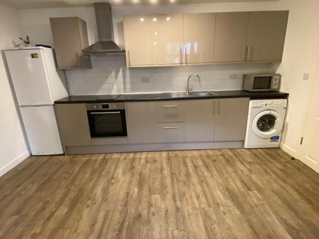 Studio in Acton*Available immediately*Couple Allow