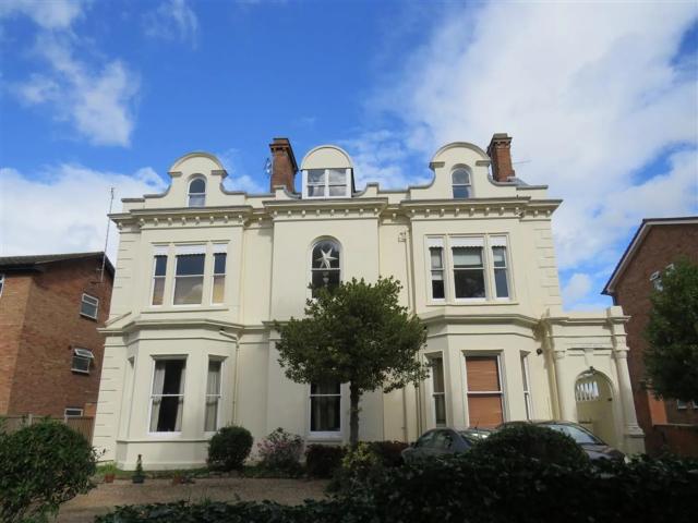 studio in Binswood Avenue Leamington Spa