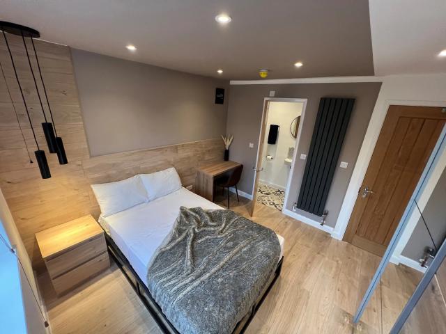 studio in Guildford Close