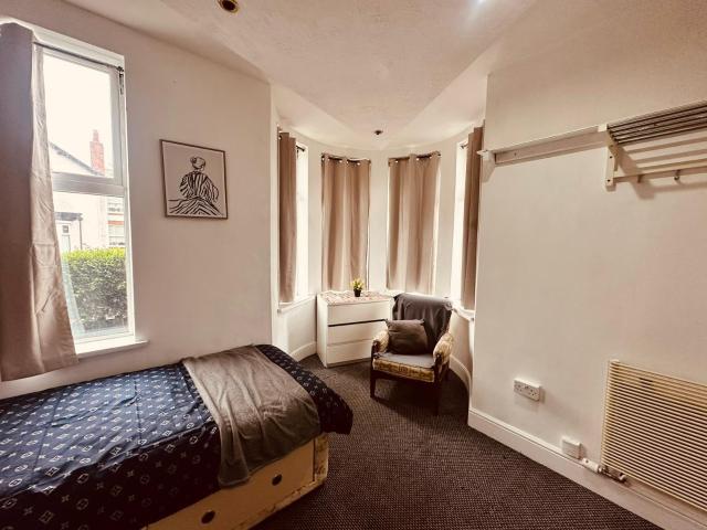 Studio in Darlaston WS10 9JL