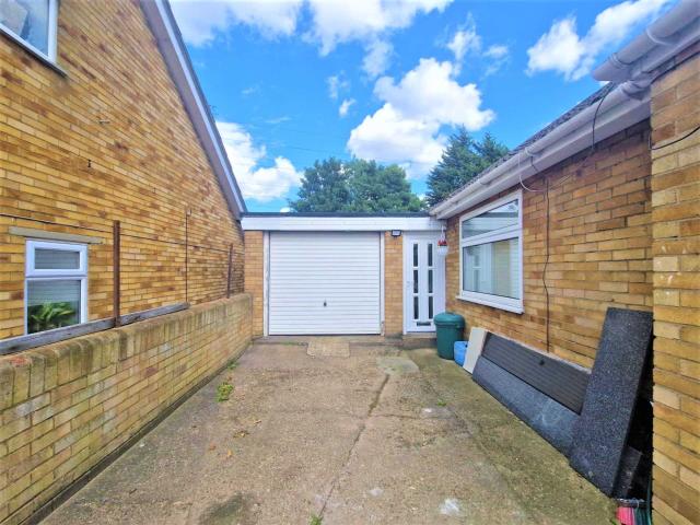 studio in Derby Road, Luton