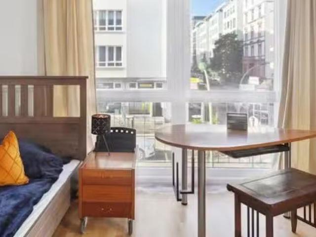 Studio in Feuerbachstraße, Westend