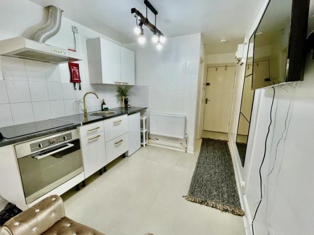 Studio in Kember Street, Islington, London, N1