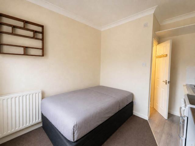 studio in High Town Road, Luton