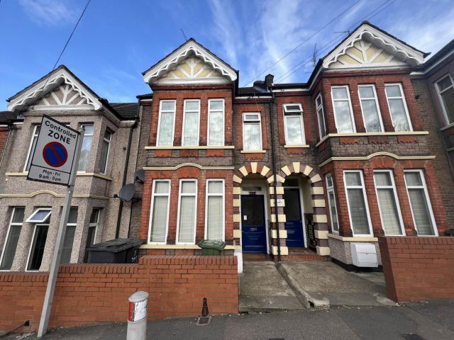 studio in High Town Road, Luton
