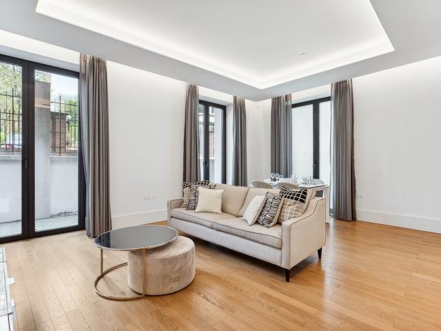 studio in Lancer Square, W8, London, W8 4AX