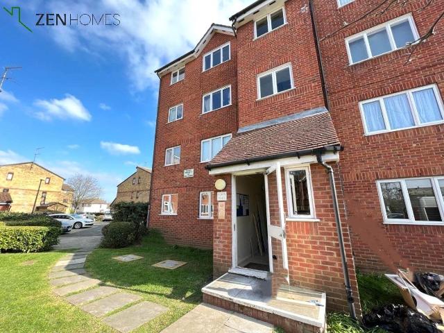 studio in Linnet Close, London