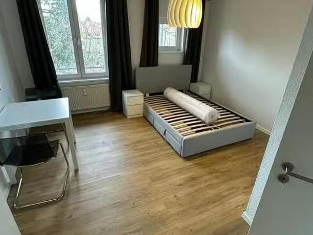 Studio in Neckarauer Straße, Neckarau