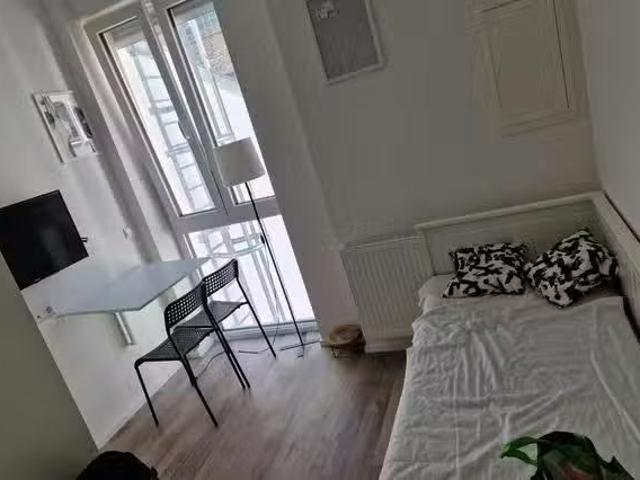 Studio in Neckarstraße, Ost