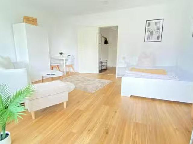Studio in Sigmund Freud Straße, Frankfurt am Main Nord Ost