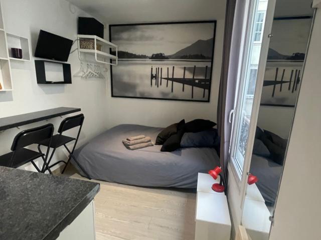 Studio in Paris 2e Popular area, Near Metro and Shops, Paris Amsterdam Apartments for Rent