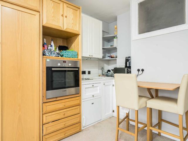 studio in Woburn Place, Russell Court, WC1H