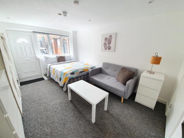 Studio in Walsall WS1 1SQ