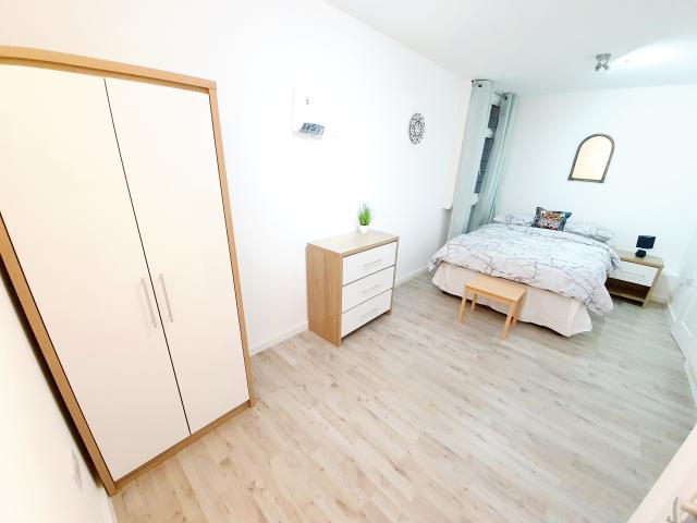 Studio in Wednesbury WS10 7AL
