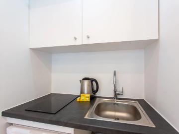 Studio in the heart of the 16th arrondissement, ideally located between the Trocadero and the Arc de Triomphe