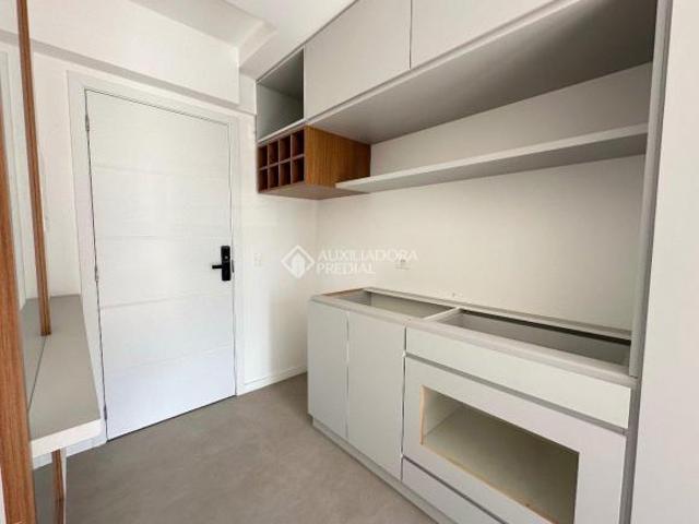 Studio ja mobiliado no Batel Curitiba Vendas