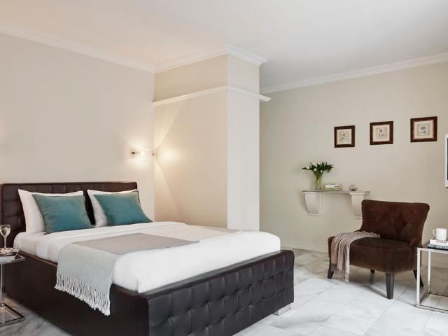 Studio Junior, Kitchenette Serviced Apartment with Weekly Housekeeping Included