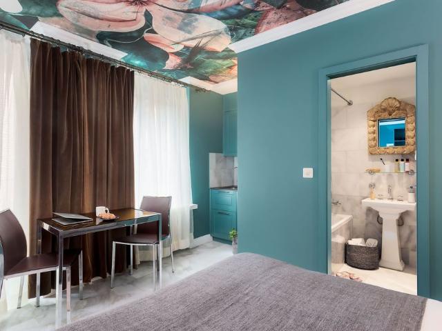 Studio Junior, Kitchenette Weekly Housekeeping Included