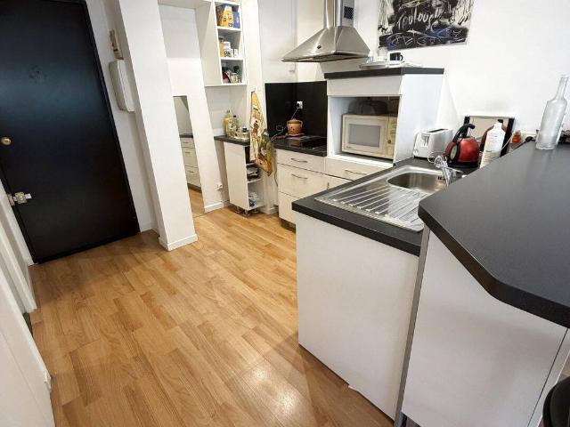 Studio loué vide Rue Louis Blanc PARIS 10EME