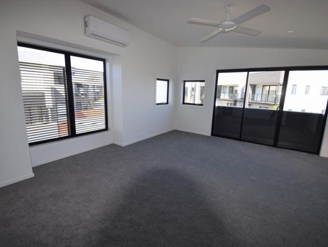 Studio loft in excellent condition