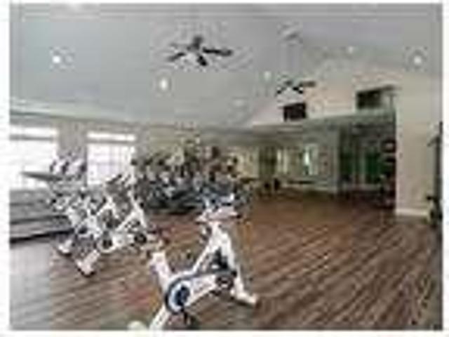 Studio Large & Bright. $885/mo