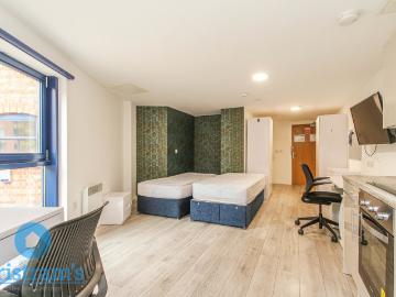 apartment Large Professional Studio Bills Inclusive City Centre