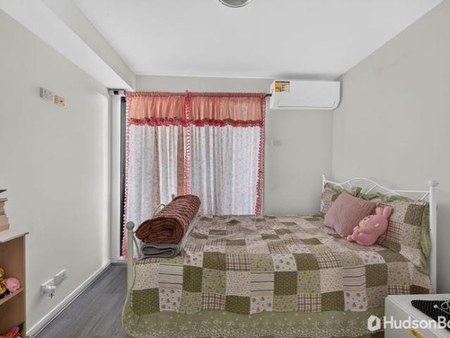 Studio Living in the Heart of Box Hill