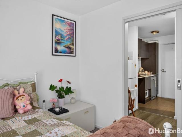 Studio Living in the Heart of Box Hill