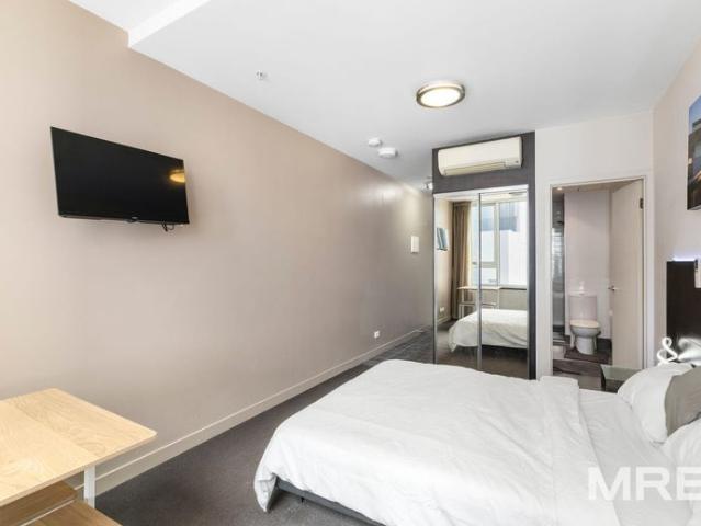 Studio living steps away from Victoria Market
