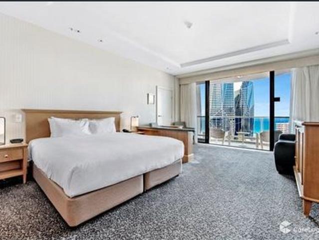 Studio Living with full kitchen in Surfers Fantastic location