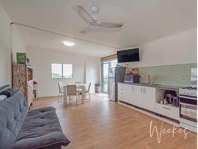 STUDIO LIVING WITH SCENIC VIEWS!